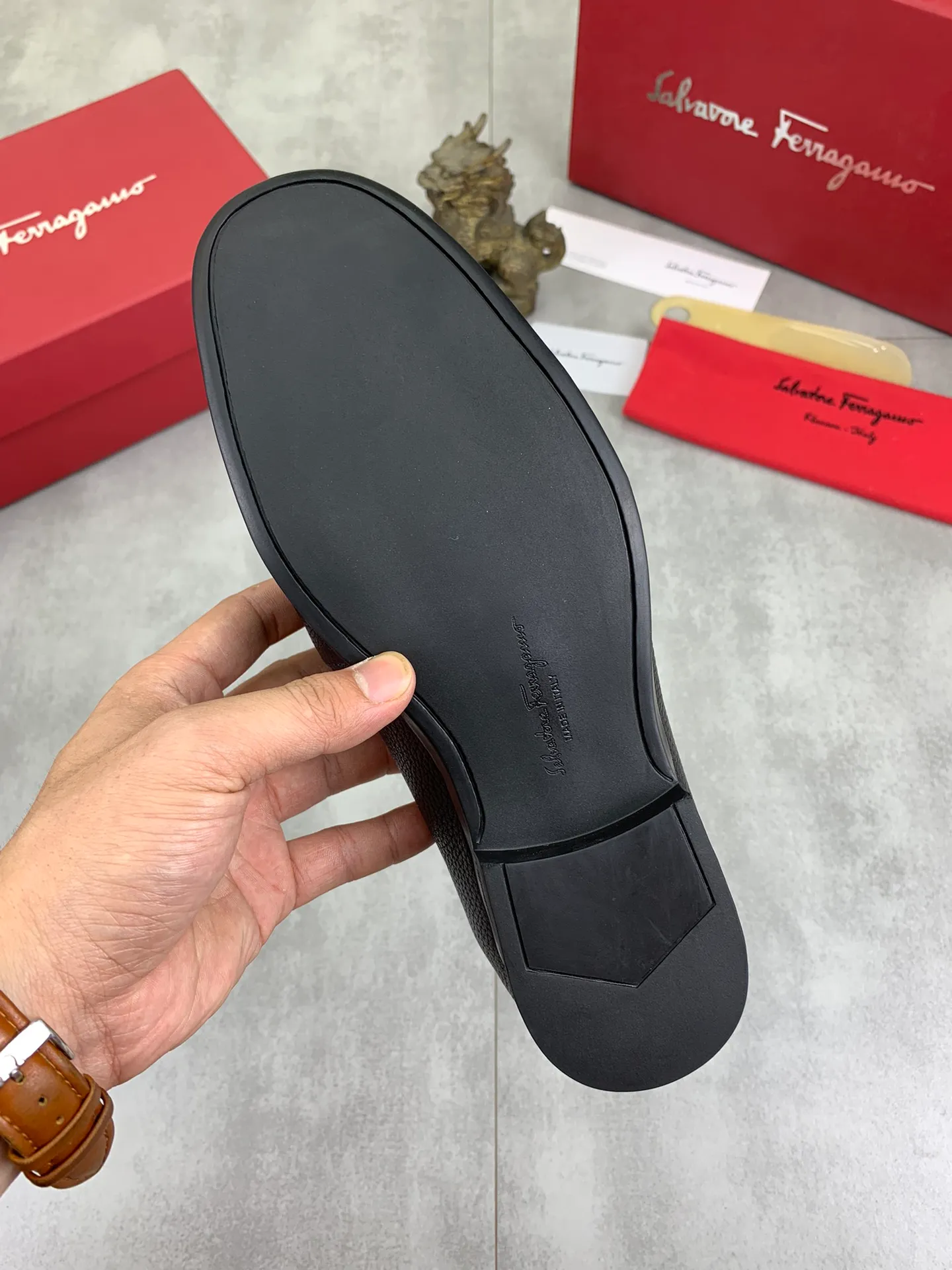 Men's Men's Shoes 💰P460💰[New Style] Water-dyed Niuli 🆘[Salvatore Ferragamo] Ferragamo's latest casual business leather shoes for men! Available at counters simultaneously! The fabric is made of specially imported original calfskin, the lining is made of imported water-dyed cowhide, and the original combination outsole is absolutely luxurious and leads the fashion trend. Matching code: 38-45; 3️⃣ colors available